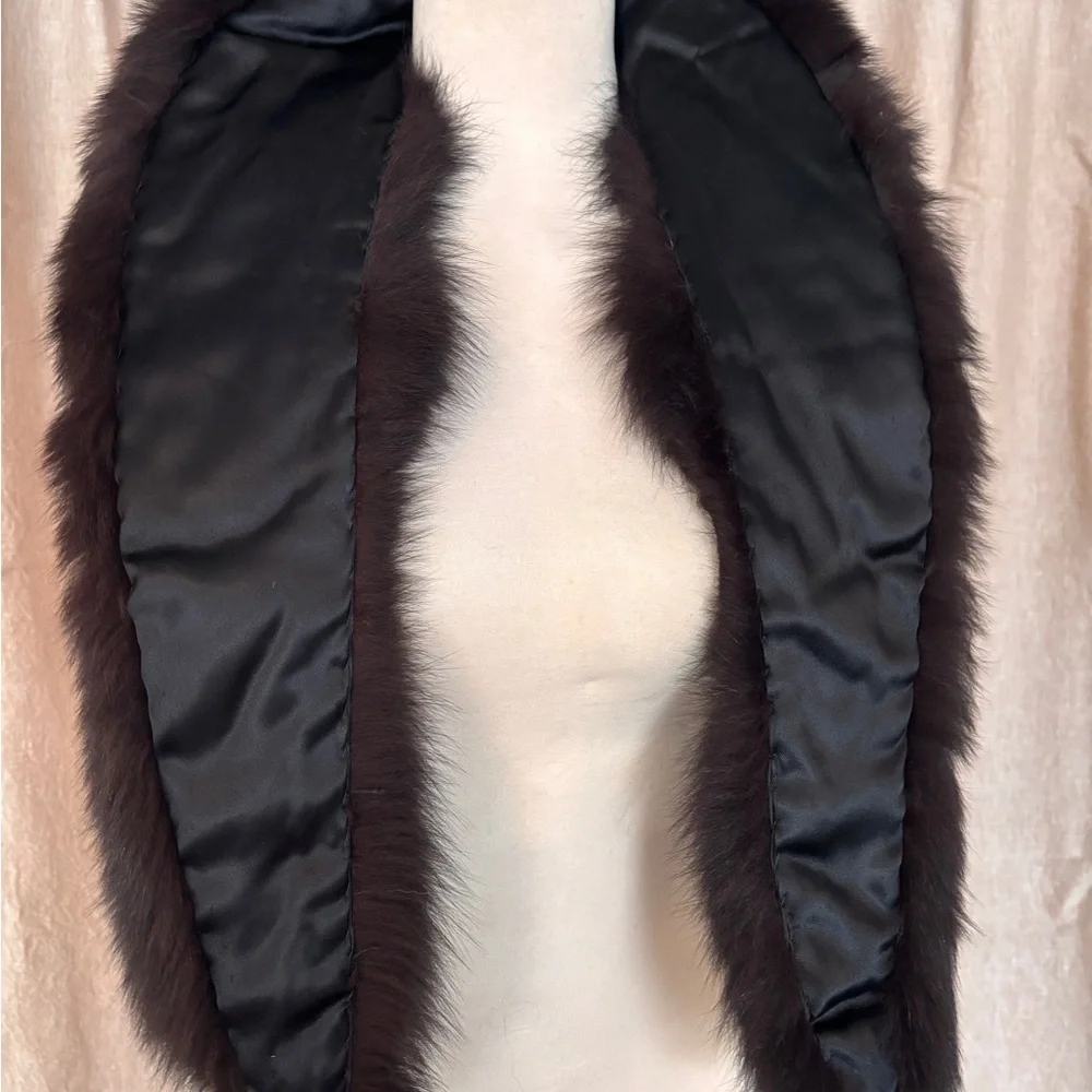 Elegant Black Fur Stole - Picture 2 of 2